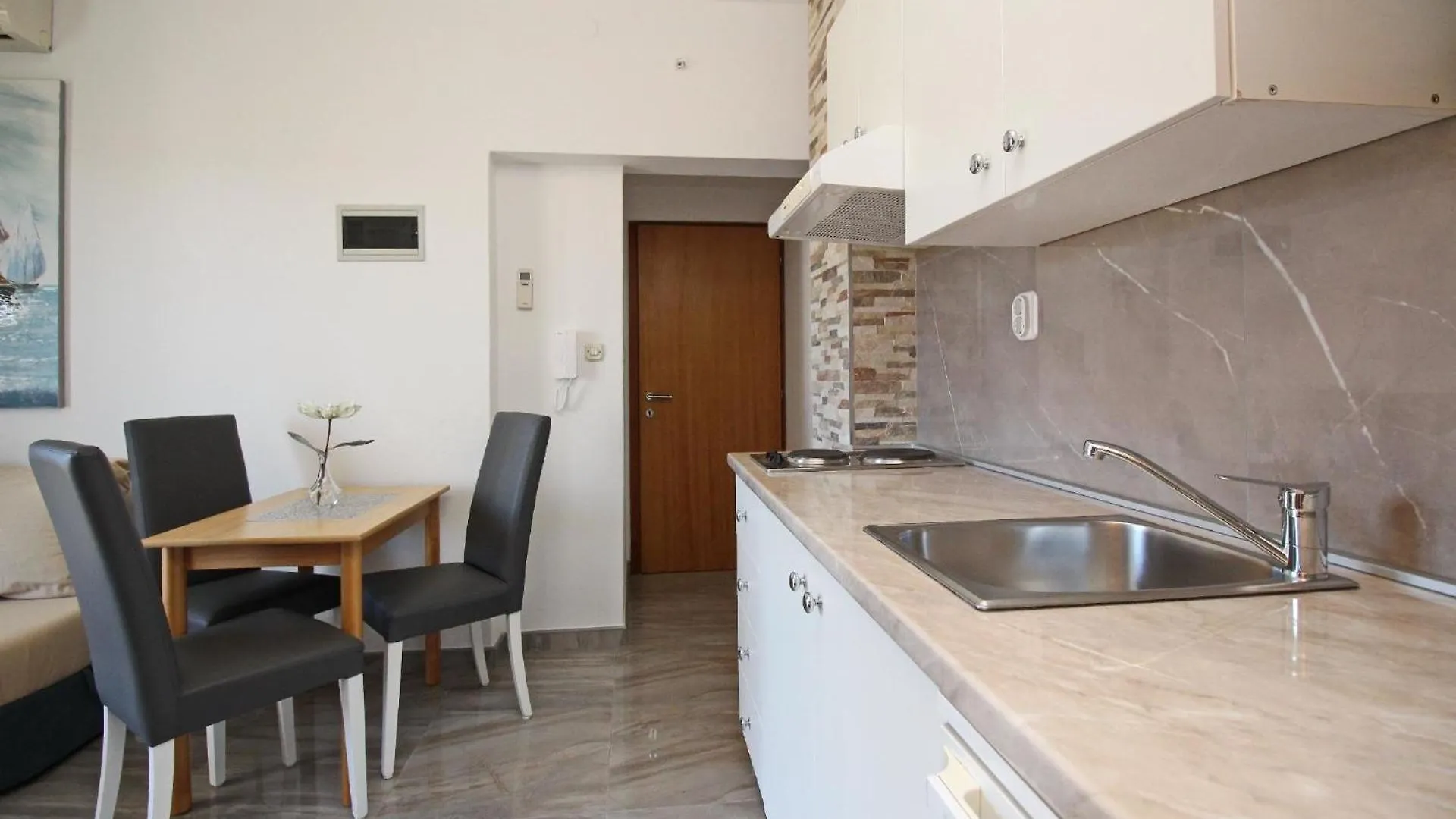 Modern Eingerichtete Apartment Fuer 4 Personen, Klimatisiert, Freie Parkplatz Und Wi-Fi, Grillmoegligkeit Baška