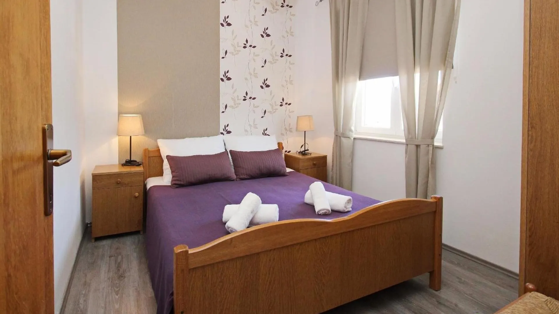 באסקה Modern Eingerichtete Apartment Fuer 4 Personen, Klimatisiert, Freie Parkplatz Und Wi-Fi, Grillmoegligkeit