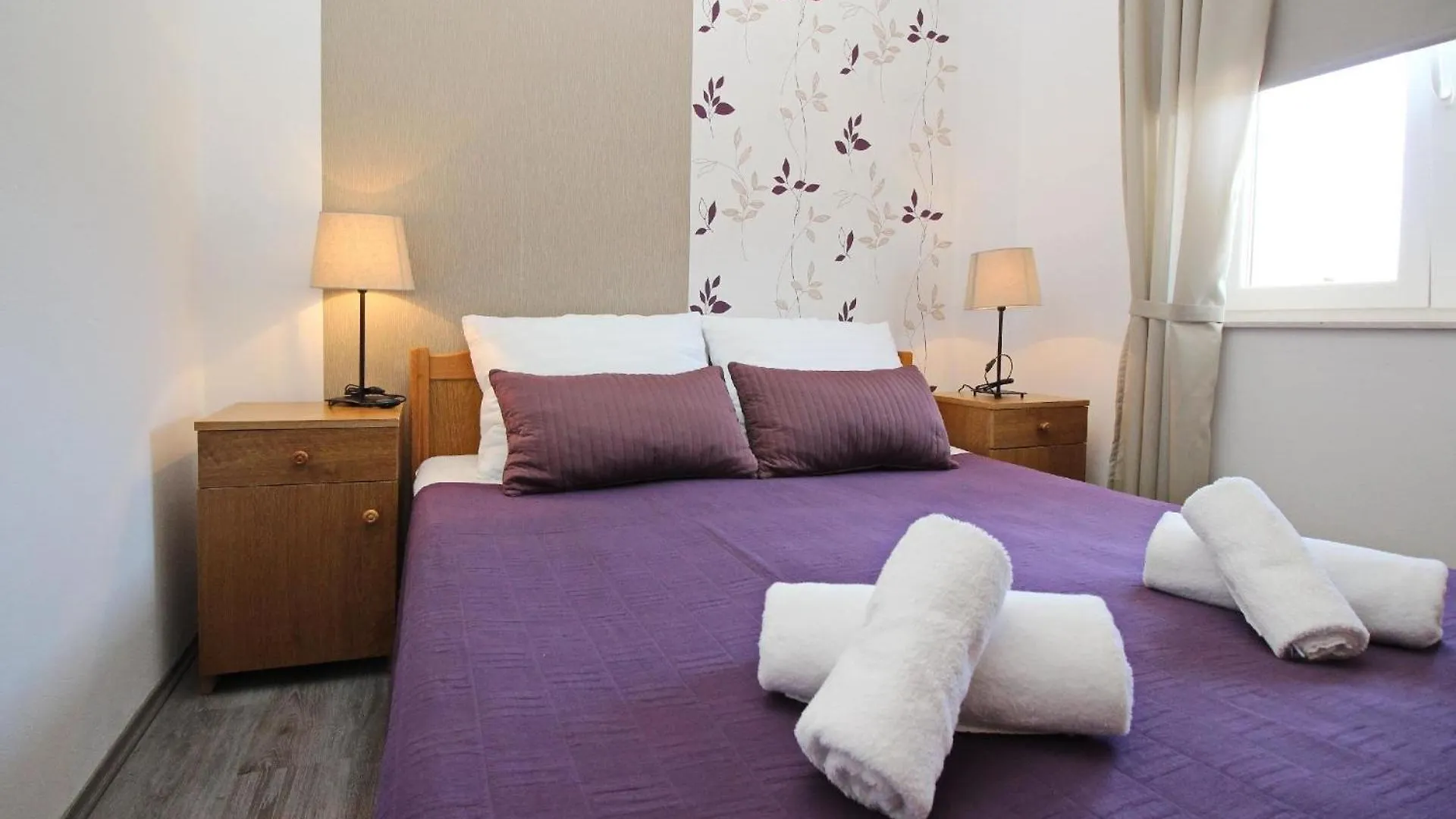 באסקה Modern Eingerichtete Apartment Fuer 4 Personen, Klimatisiert, Freie Parkplatz Und Wi-Fi, Grillmoegligkeit